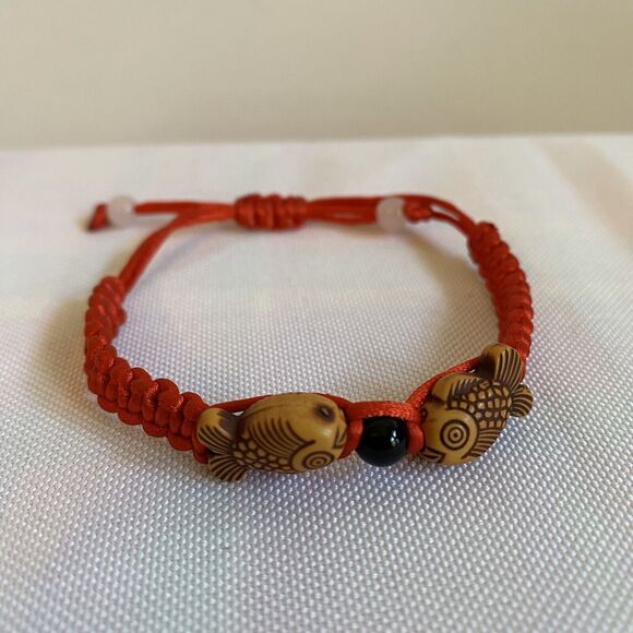 Adjustable Red Cord Good Luck Fish Bracelet, Carved Fish Beads, Feng Shui Charm - Picture 1 of 8